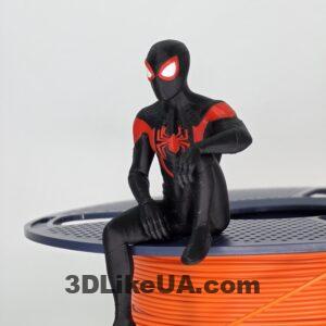 Spider-Man чорний сидячий 10см в кольорі